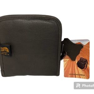 Canyon Outback Leather Goods Genuine Cowhide Leather Travel Zipper Pouch NWT NOS